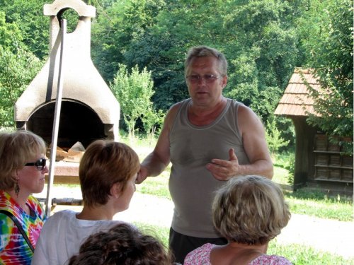 39 gospodar Herman prijetno pripoveduje o čebelah